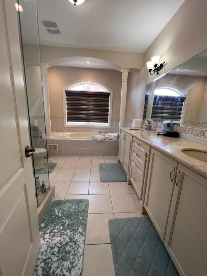 Spacious Detached In Brampton Exterior photo