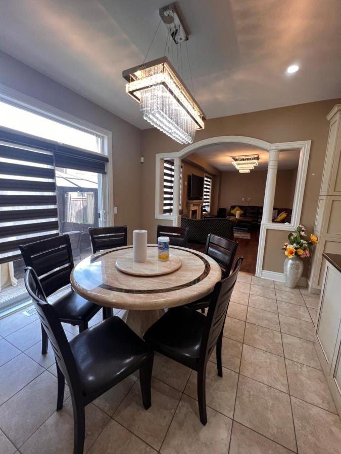 Spacious Detached In Brampton Exterior photo