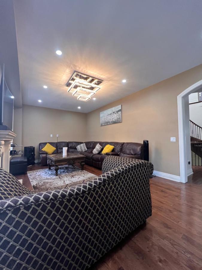 Spacious Detached In Brampton Exterior photo