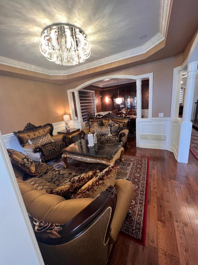 Spacious Detached In Brampton Exterior photo