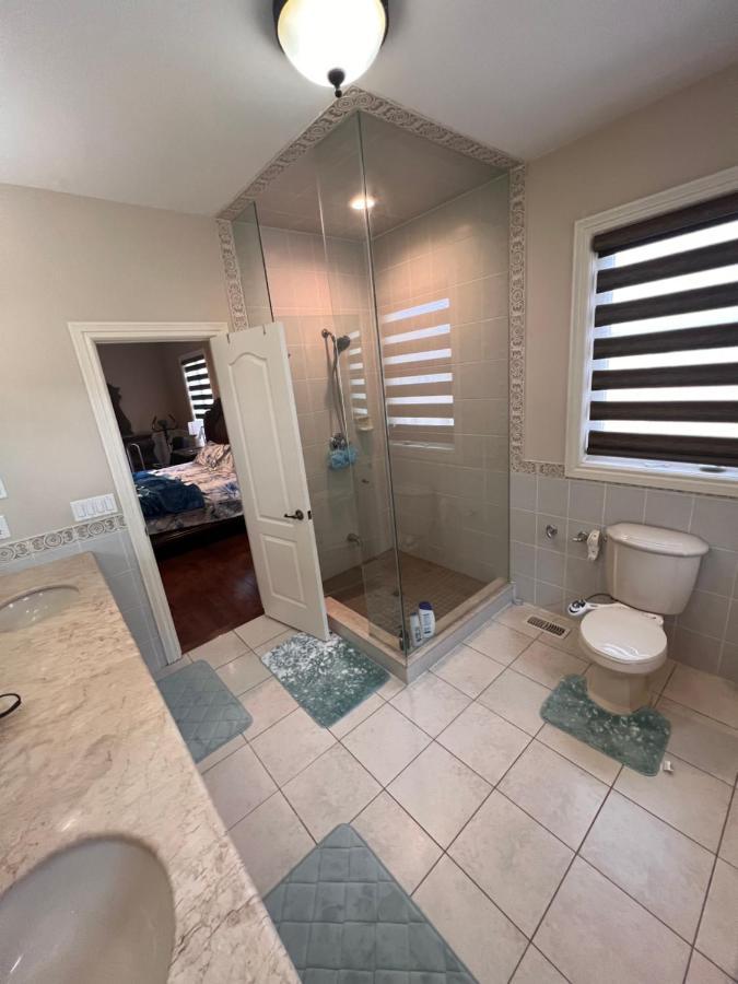 Spacious Detached In Brampton Exterior photo